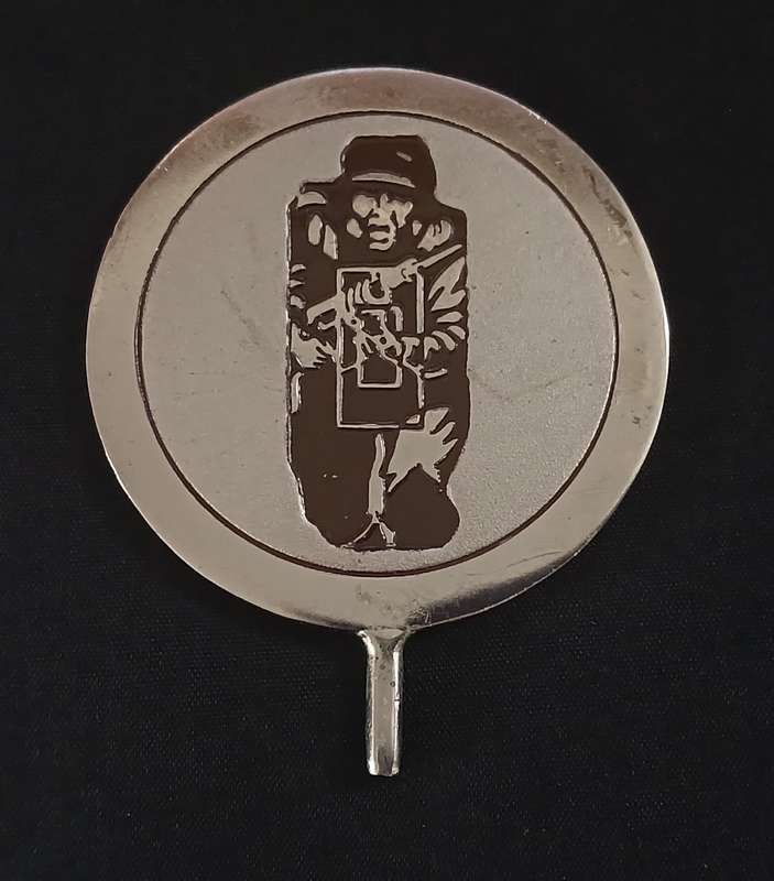 MILITARY GUN RANGE TARGET  BADGE                      L201