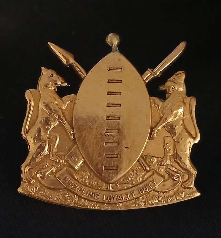 HOMELANDS --- TRANSKEI DEFENCE FORCE GILDING CAP BADGE           " SCARCE "                 P8