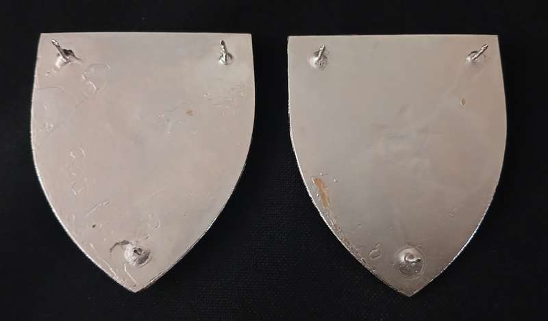 SADF 14 FIELD ARTILLERY REGIMENT SHOULDER FLASH PAIR ( SKULL MOUNTED ON TOP ) ---- ERROR SILVER  E4