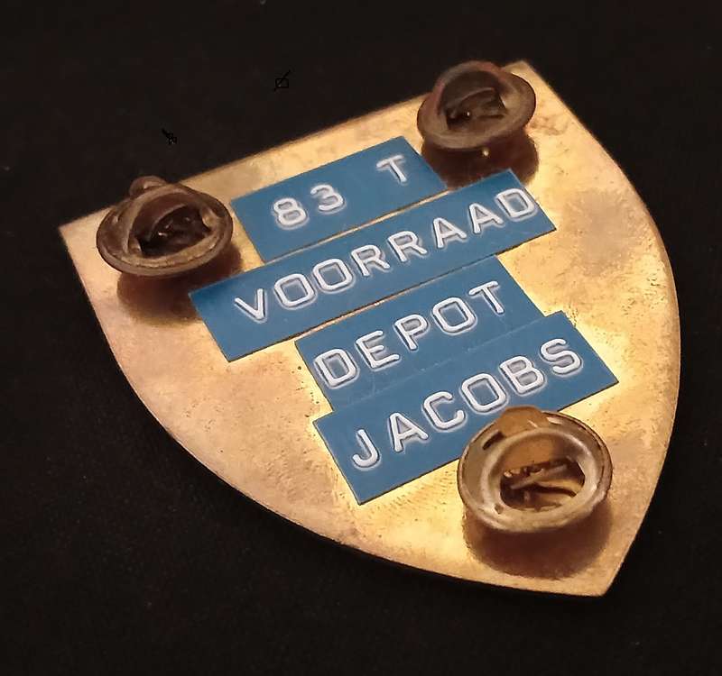 SADF --- 83 Technical Stores Depot Shoulder Flash ( GOLD )            P31
