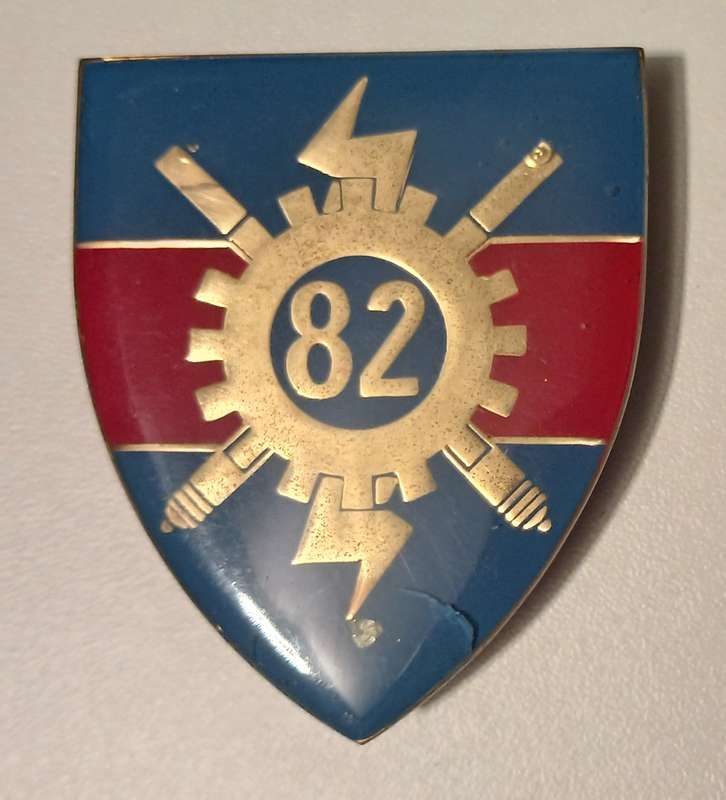 SADF -- 81 TECHNICAL STORES DEPOT SHOULDER FLASH ( SILVER )  " RARE "      3 PINS REPAIRED      P24