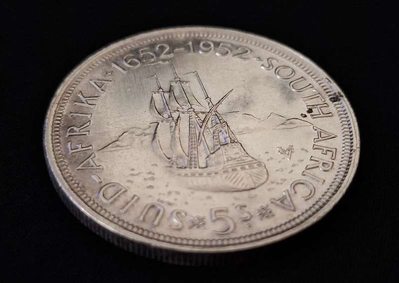 1652 - 1952 Union Of SA Crown / 5 Shillings                        JJ13
