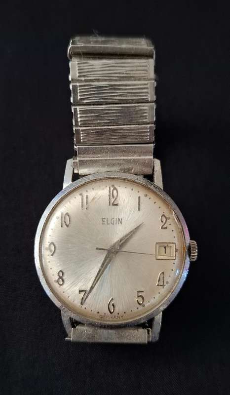 Vintage ELGIN Men's Wrist Watch   ( Working --- Note Condition At Back Plate )  * Starting @ R1 *