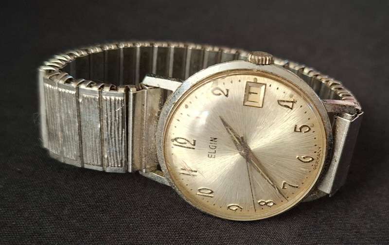 Vintage ELGIN Men's Wrist Watch   ( Working --- Note Condition At Back Plate )  * Starting @ R1 *