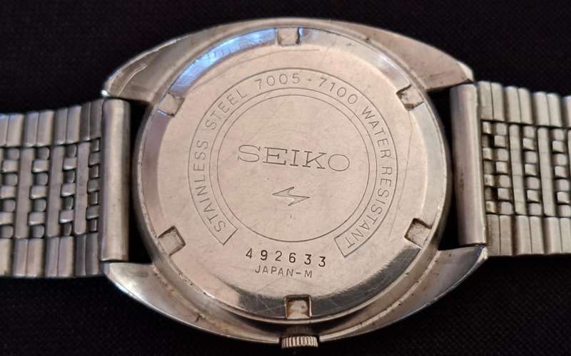 Vintage (Aug 1973) SEIKO 7005-7100 automatic watch, 17 jewels  ( Working, Needs Service )
