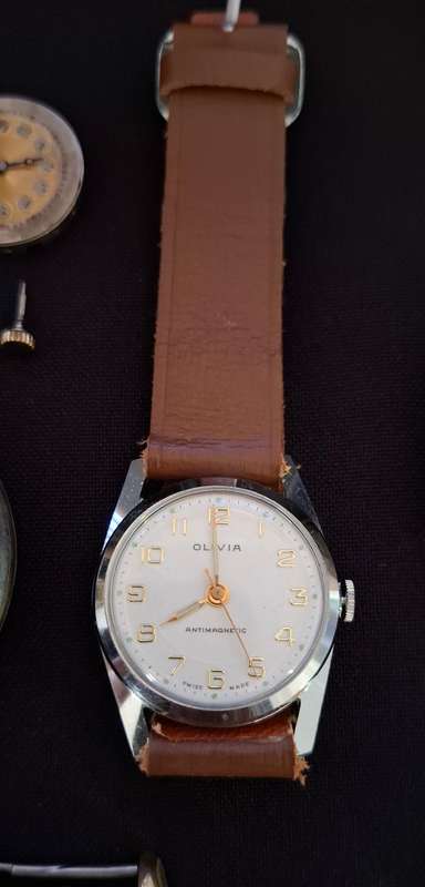 Watch LOT   ----- NOT WORKING ----- For SPARES              ** SRARTING @ R1 **