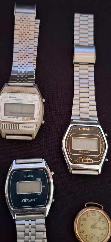 Watch LOT   ----- NOT WORKING ----- For SPARES              ** SRARTING @ R1 **
