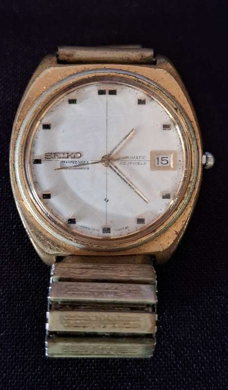 SEIKO Vintage Men's Watch --- Working --- But For SPARES -- Strap Broken  ( Note Condition )