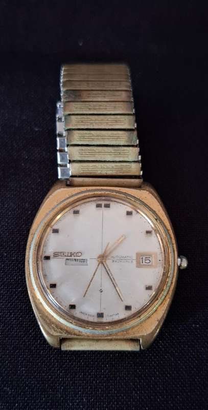SEIKO Vintage Men's Watch --- Working --- But For SPARES -- Strap Broken  ( Note Condition )