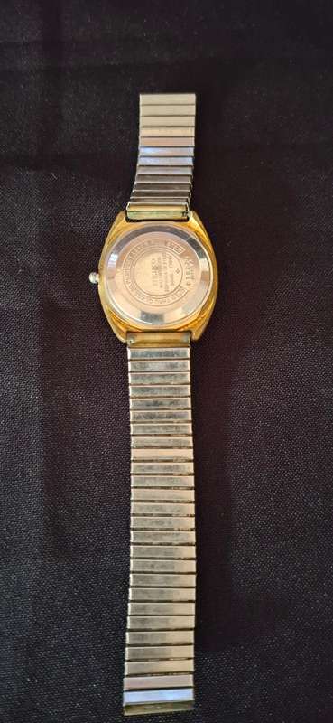 SEIKO Vintage Men's Watch --- Working --- But For SPARES -- Strap Broken  ( Note Condition )