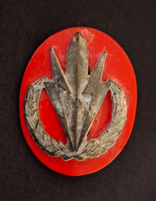 4 SA INFANTRY BATTALION CAP BADGE-GREY METAL VARIATION-APPROVED 1984- 2X SCREW LUGS          E14