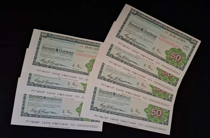 ZIMBABWE - STANDARD BANK Traveller's CHEQUE $50   IN SEQUENCE  *** RARE ***  IN MINT CONDITION