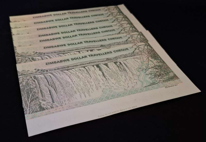 ZIMBABWE - STANDARD BANK Traveller's CHEQUE $50   IN SEQUENCE  *** RARE ***  IN MINT CONDITION