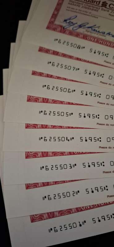 ZIMBABWE - STANDARD BANK Traveller's CHEQUES $100 In Sequence  IN MINT CONDITION    "" RARE ""