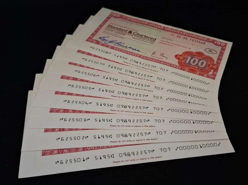 ZIMBABWE - STANDARD BANK Traveller's CHEQUES $100 In Sequence  IN MINT CONDITION    "" RARE ""