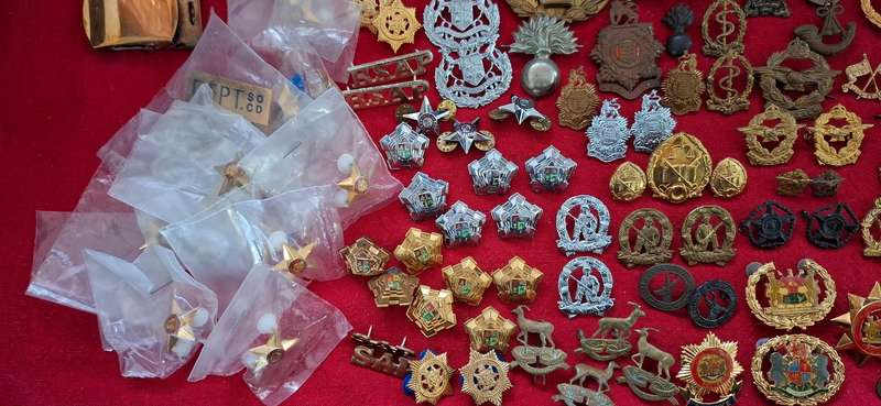 MIX LOT OF MILITARY BADGES  ------ ( 125 Badges ) Pins And Lugs Intact