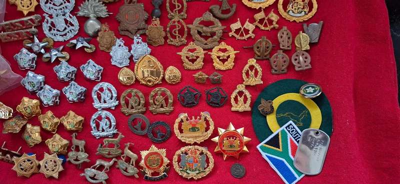 MIX LOT OF MILITARY BADGES  ------ ( 125 Badges ) Pins And Lugs Intact