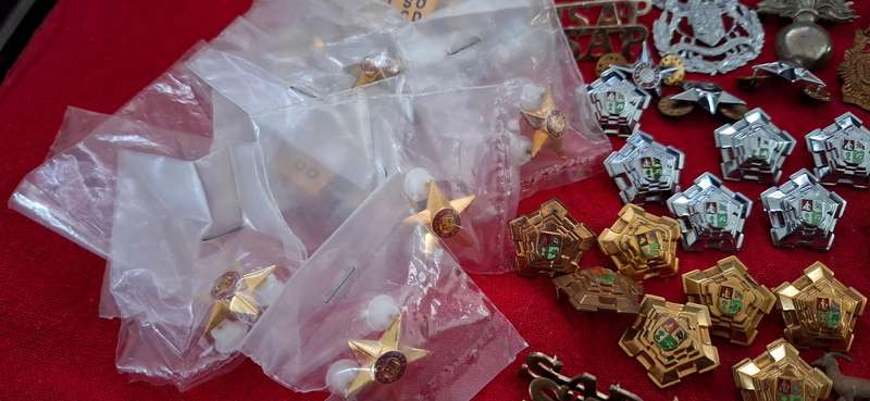 MIX LOT OF MILITARY BADGES  ------ ( 125 Badges ) Pins And Lugs Intact