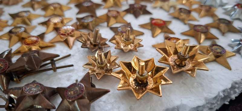 MIX LOT ARMY STAR RANKS   ( 75 RANKS )  Various Sizes   --- One Bid For The Lot