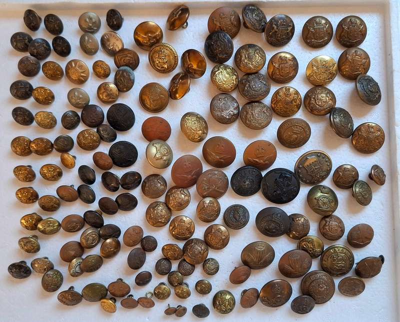 Mix Lot Of 140 Military Buttons  Various Sizes    ---- One Bid For The Lot ---