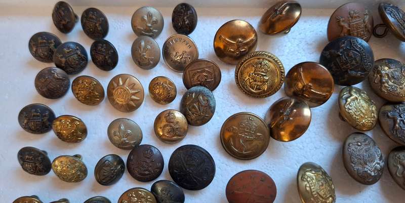 Mix Lot Of 140 Military Buttons  Various Sizes    ---- One Bid For The Lot ---