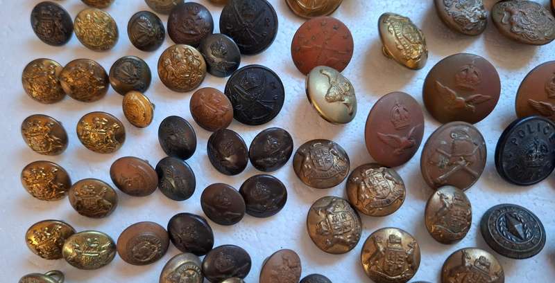 Mix Lot Of 140 Military Buttons  Various Sizes    ---- One Bid For The Lot ---
