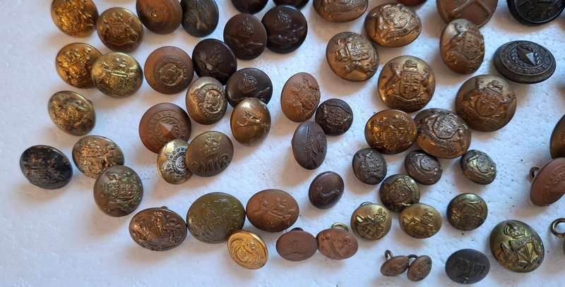 Mix Lot Of 140 Military Buttons  Various Sizes    ---- One Bid For The Lot ---