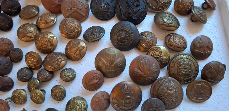 Mix Lot Of 140 Military Buttons  Various Sizes    ---- One Bid For The Lot ---