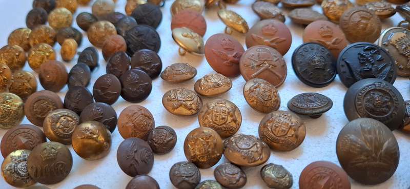 Mix Lot Of 140 Military Buttons  Various Sizes    ---- One Bid For The Lot ---