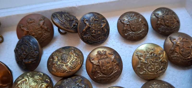Mix Lot Of 140 Military Buttons  Various Sizes    ---- One Bid For The Lot ---