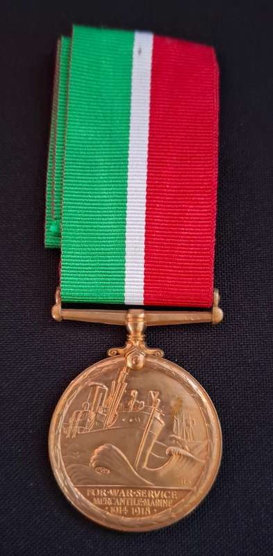 WW1  ---  For War Service - MERCANTILE MARINE 1914 - 1918 Medal F. Mc LACHLAN   ---- Full Size ----