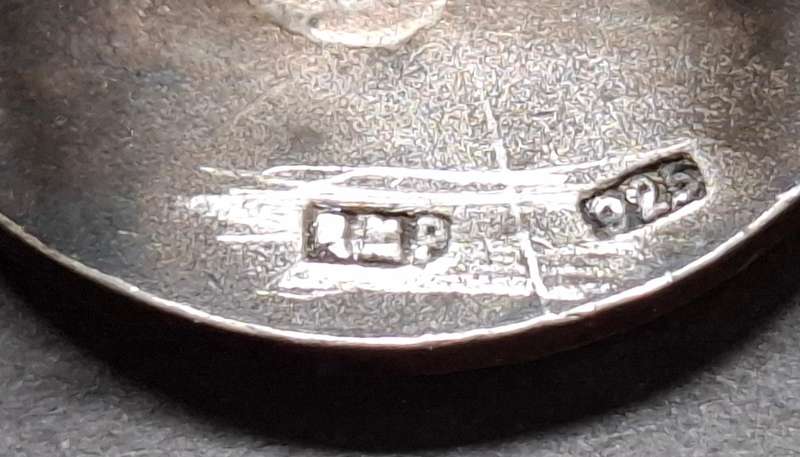 SA Railways And Harbours `A.S.A. / A.P.V.` Unity Badge (Solid Silver)  Button Hole Badge        E87