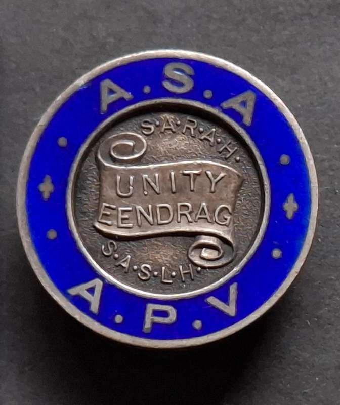 SA Railways And Harbours `A.S.A. / A.P.V.` Unity Badge (Solid Silver)  Button Hole Badge        E87