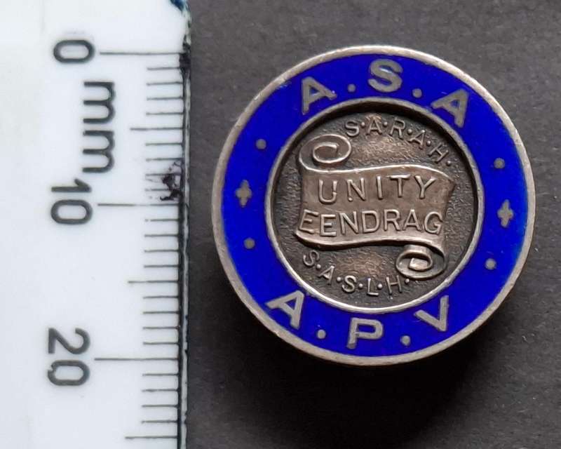 SA Railways And Harbours `A.S.A. / A.P.V.` Unity Badge (Solid Silver)  Button Hole Badge        E87