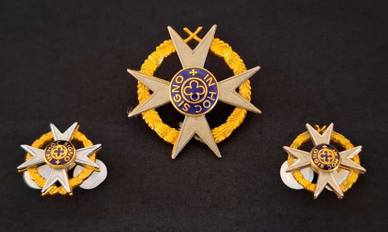 South African Corps of Chaplains Cap And Collar Badges, Christian ---- NOTE Cap Badge Lugs -- E89