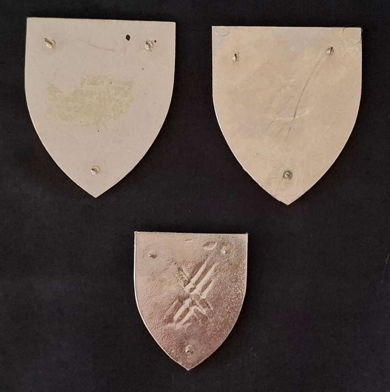 SADF 32 Battalion Shoulder Flash Pair + Pocket Flash  -- 1980 --    ( GOLD ARROWS )             E90