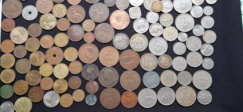 WORLD COIN MIX ---- 200 Coins ----- VERY NICE LOT -----ONE BID FOR THE LOT   ** Starting @ R1 **