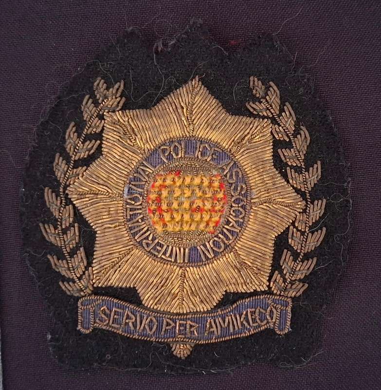 INTERNATIONAL POLICE ASSOCIATION ( GOLD BULLION WIRE ) EMBROIDERED BADGE  ( VERY RARE )  E100