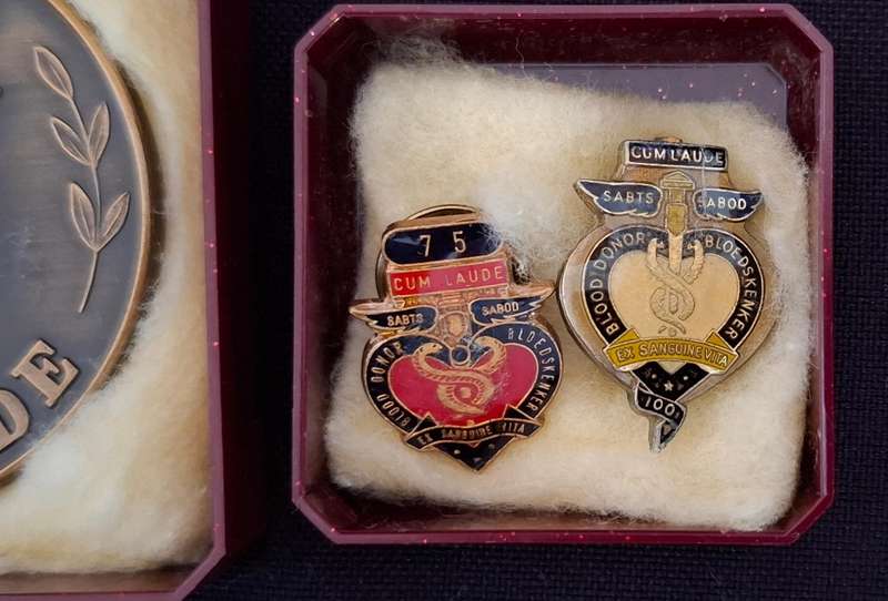 BLOOD TRANSFUSION SERVICE MEDALS AND BADGES ( M.H. ROBINSON ) -- One Bid For The Lot             W11