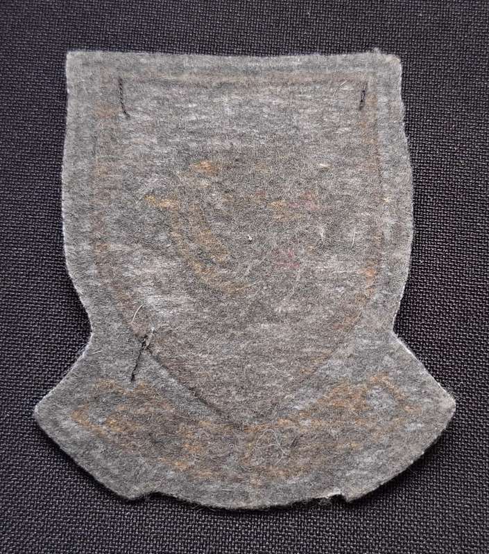 19 SQUADRON CHOPPER PILOT EMBROIDRERED BADGE          E108