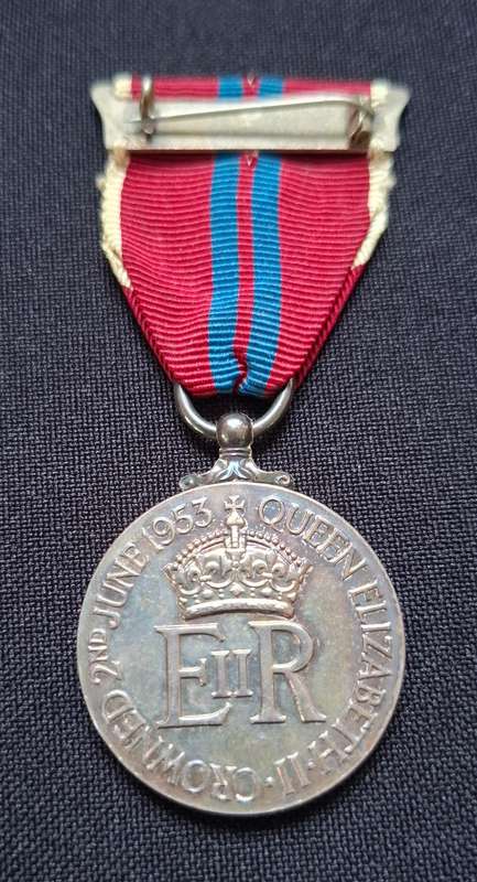 CORONATION MEDAL 1953 - ELIZABETH 11 - FULL SIZE   ( SILVER )      Weight: 28,8 grams            W2