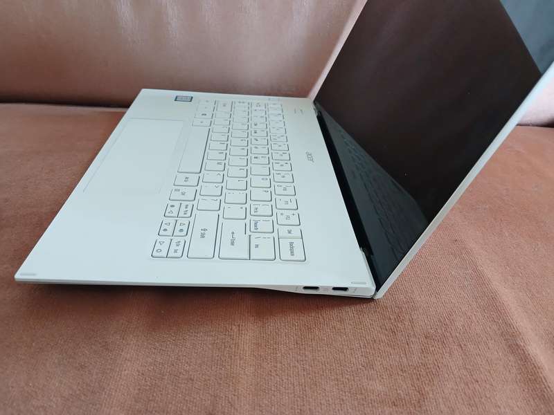 Acer Swift Business laptop | 8th Gen i7 Monster | For Spares or Repairs