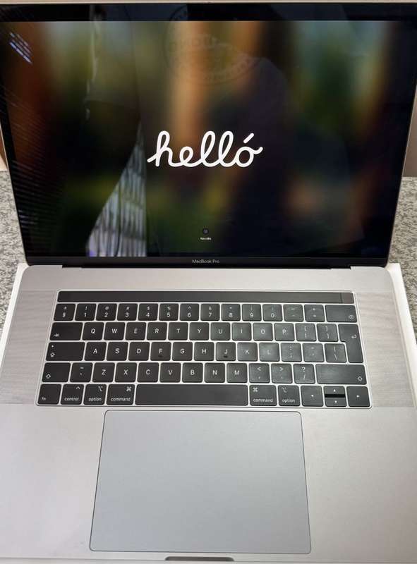 MacBook Pro 15-Inch Core i7 2.6 GHz (TouchBar/2018) 16GB RAM 512GB SSD Space Grey Radeon 560X GPU