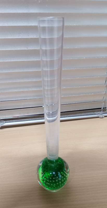 Control bubble bud vase