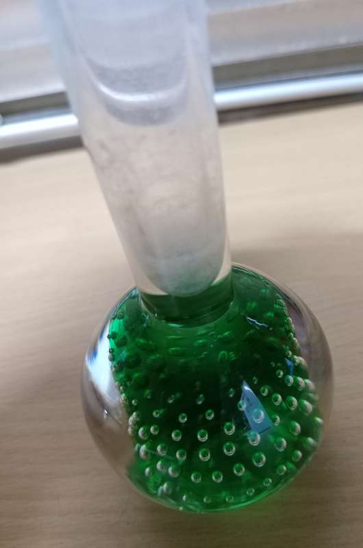 Control bubble bud vase