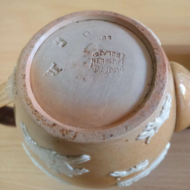 Small Doulton lambeth teapot