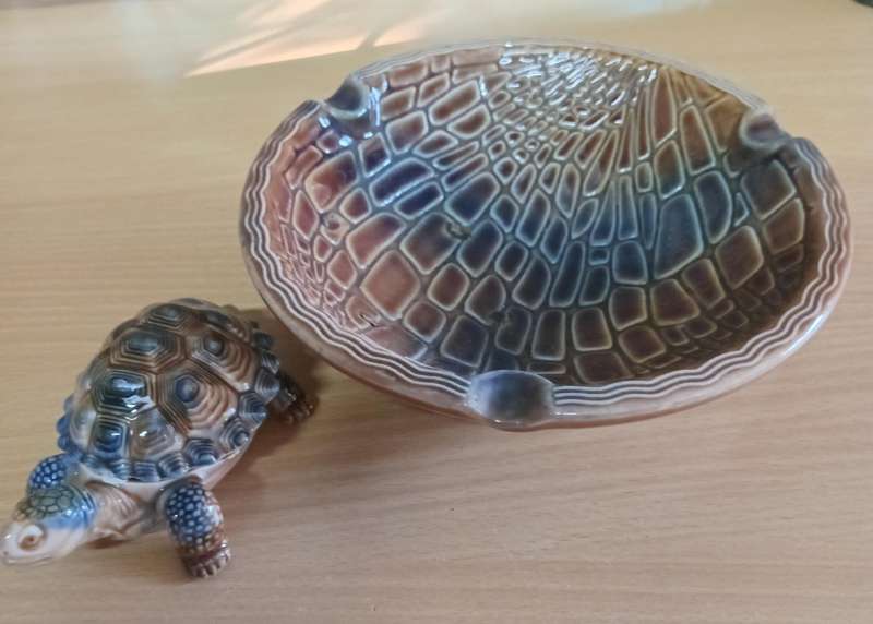 Wade tortoise and ashtray