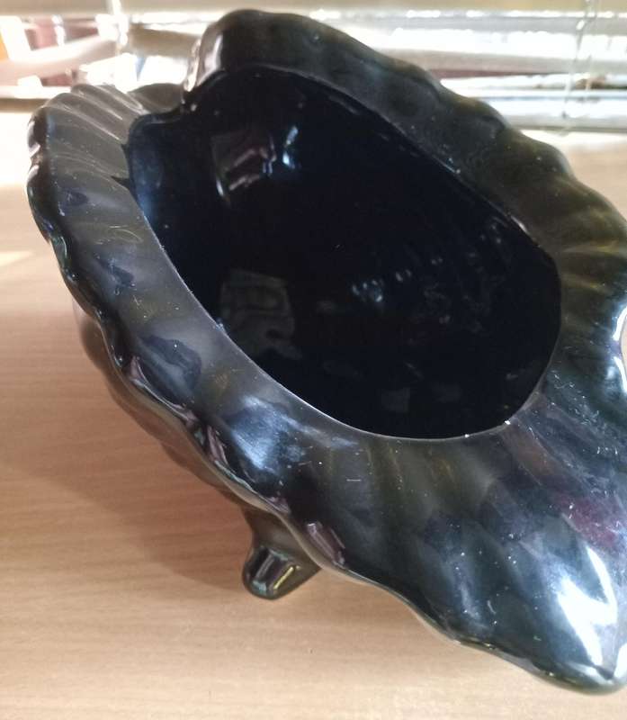 Shell shape planter