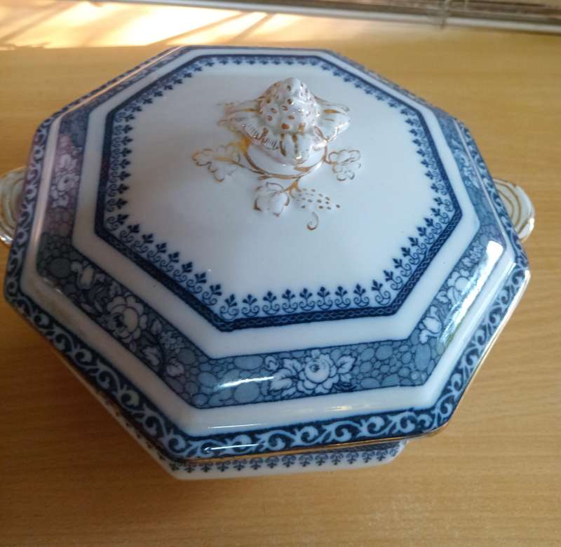 Losol Ware tureen