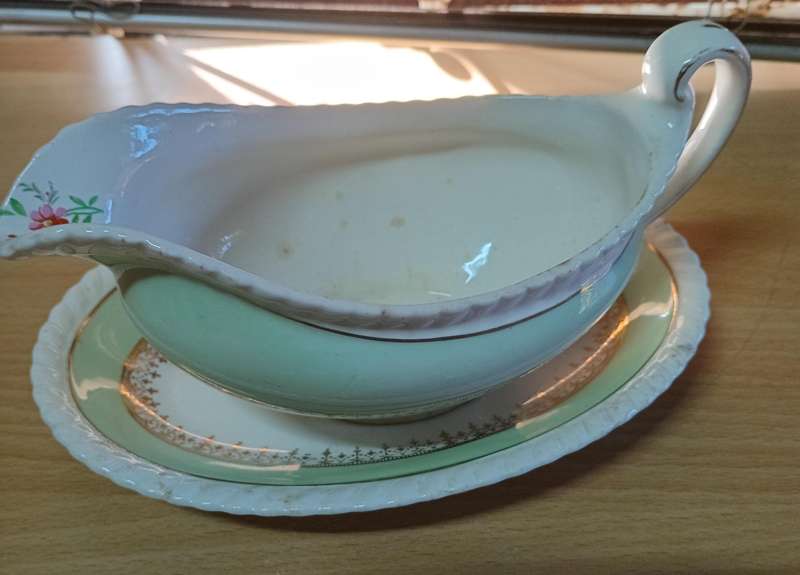 Johnson bros gravy boat